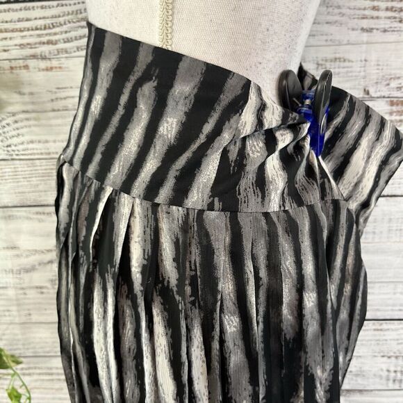 Christopher & Banks Skirt size 14 Petite Black Gray Sheer Pleated Above Knee - Picture 7 of 10